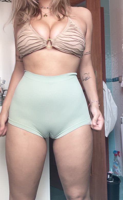 big tits boobs camel toe leggings onlyfans pussy teen tits gif