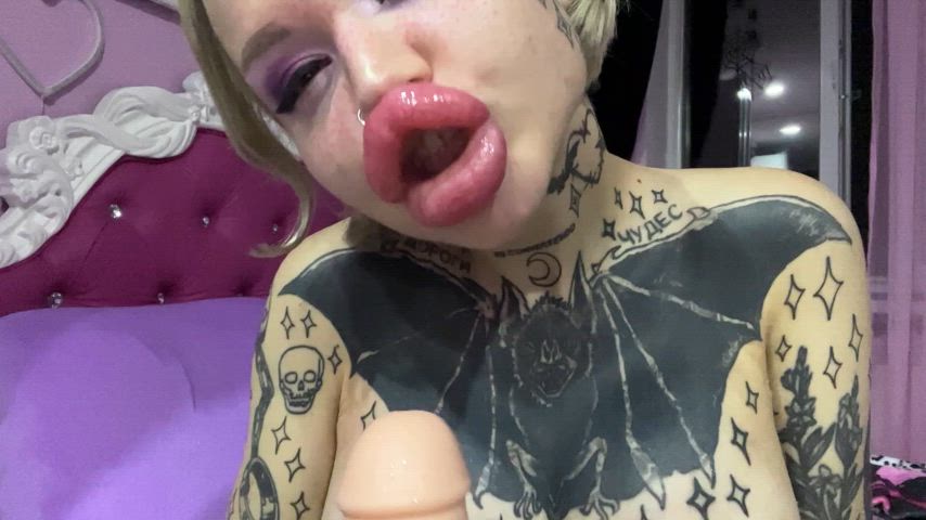 amateur bimbo bimbofication blonde dildo fake boobs fake lips fake tits onlyfans