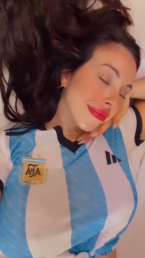 argentinian bimbo brunette latina adorable-porn blowjobs creampies lips-that-grip