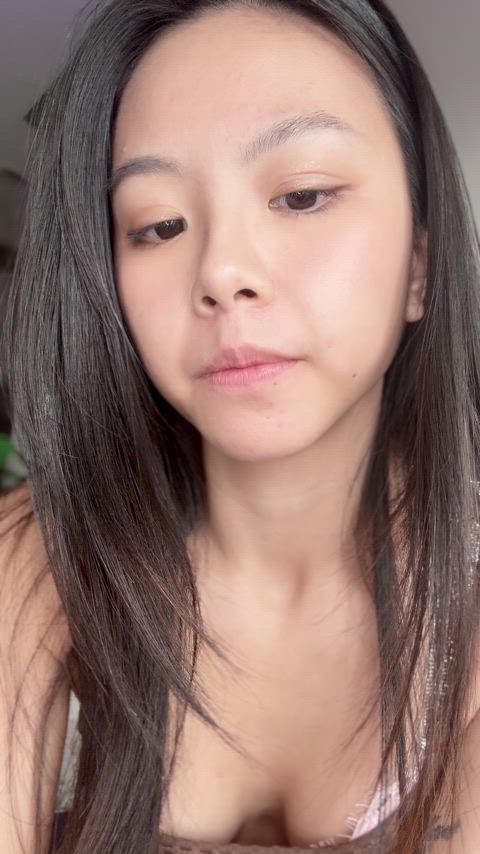 amateur asian babe cute facial expression finger in mouth onlyfans petite teasing