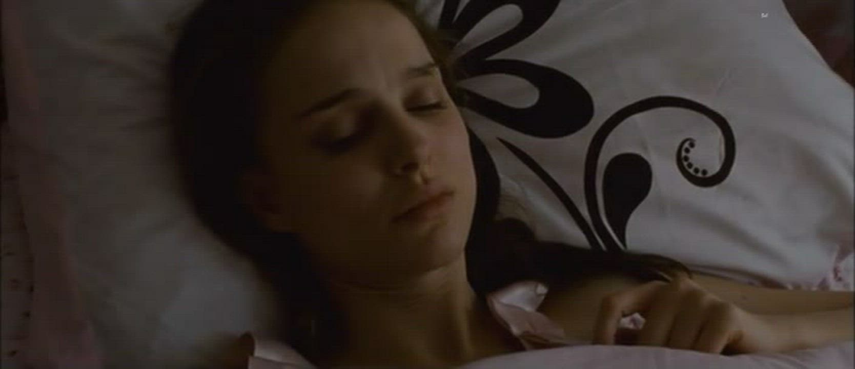 Cum Masturbating Natalie Portman gif