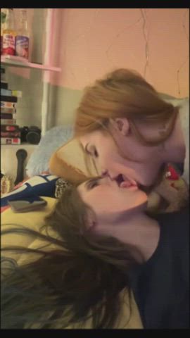 amateur french kissing kissing lesbian gif