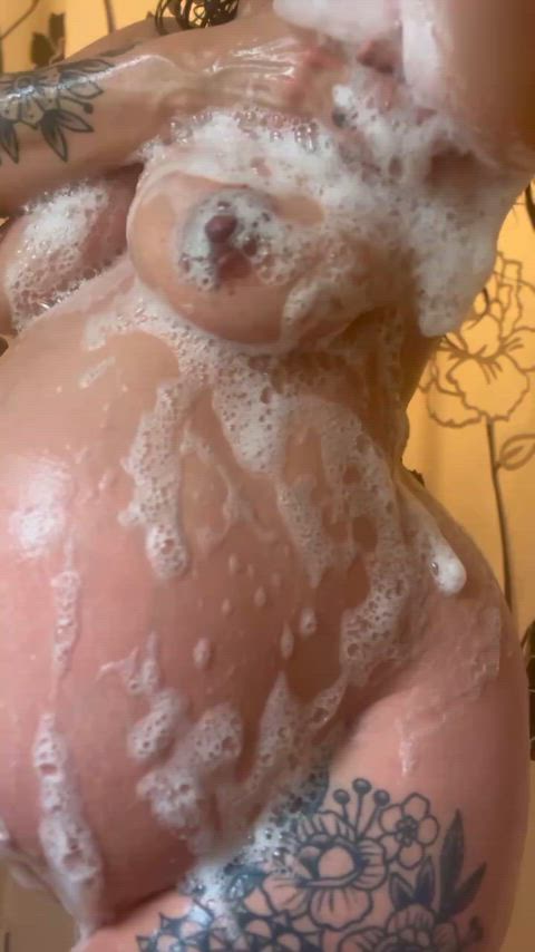 big nipples big tits boobs milf onlyfans pregnant shower veiny wet big-areolas pregnant-porn