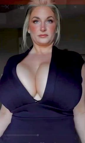 boobs bouncing tits cleavage huge tits jiggling milf natural tits shaking smile gif