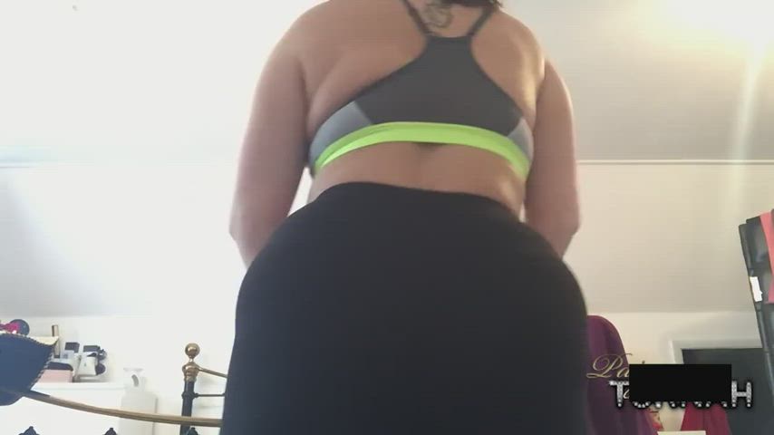 big ass leggings paige turnah twerking gif
