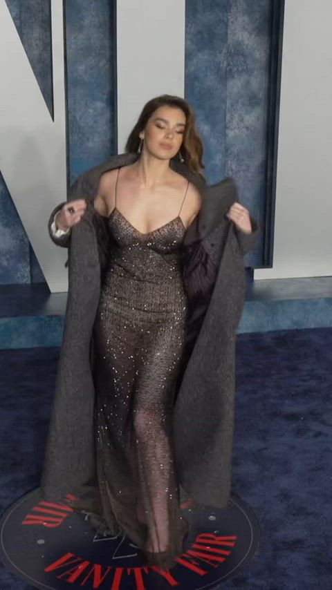 hailee steinfeld sexy sexy voice gif