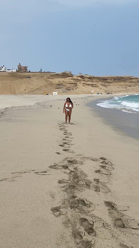 amateur beach big tits boobs bouncing bouncing tits latina outdoor public tits bouncing-boobs