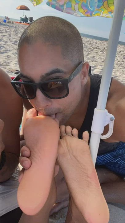 My man and his friend taking advantage of our feet at the beach?we were so done ?