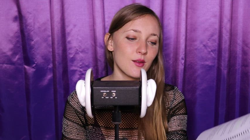 Erotic ASMR performed by Violet Knight 👄🐱