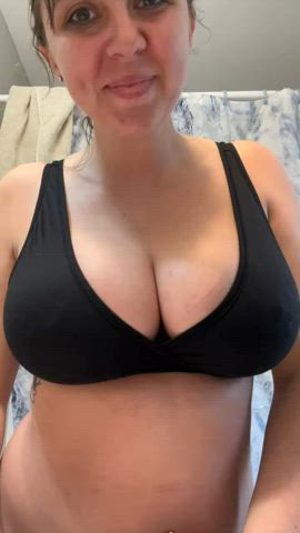 big tits boobs milf bigger-than-you-thought titty-drop gif