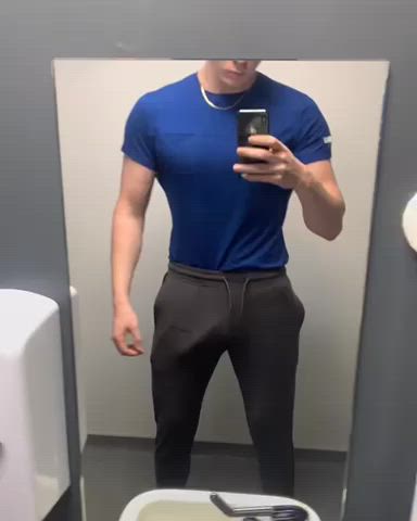 Grey sweats at the gym ;)