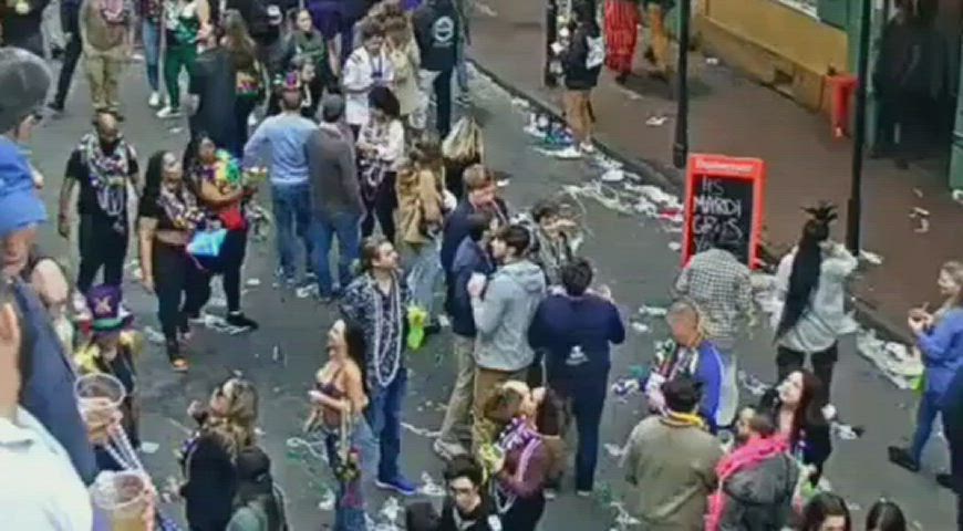 multiple women flashing tits during mardi gras on earthcam