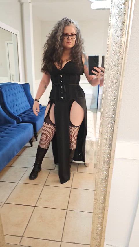 Gotta love a corset and some good thigh splits.