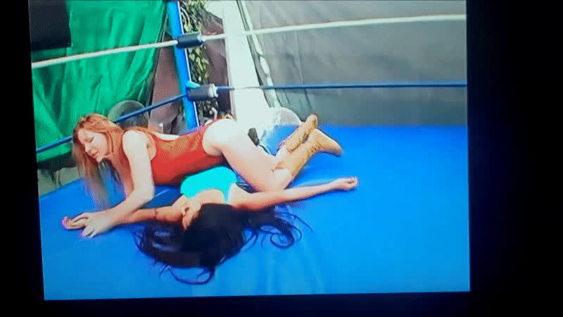 amber michaels asian blonde brunette nicole oring wrestling gif