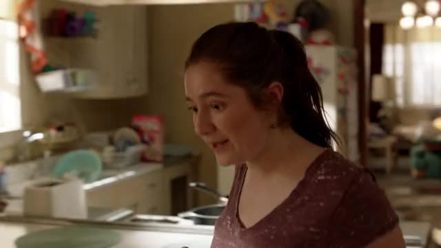 Emma Kenney Jiggles in Shameless