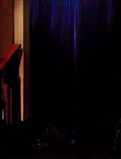 Christina Hendricks Late Late Show Arrival