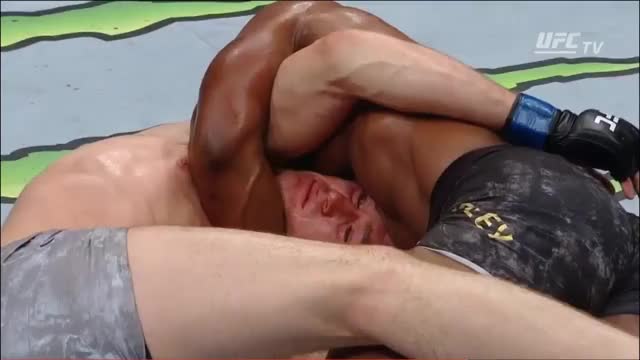 Woodley vs Till Tap