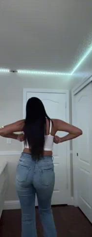 18 years old 19 years old big ass bubble butt busty dancing latina undressing gif