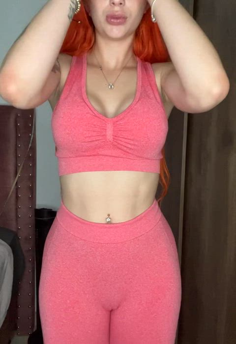 amateur onlyfans redhead girls-in-yoga-pants gif