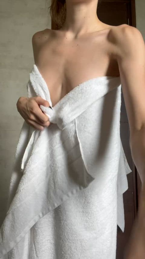 amateur pussy tits girls-showering gif
