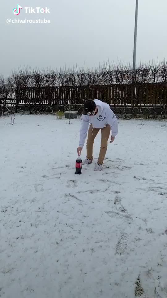 This kind of flopped but ask me if I care #CokeFountain #Iceland #Aesthetic2019 #Snow