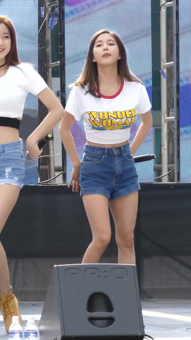 160521 Hyunyoung tongue 3 (Tell me tell me) loop