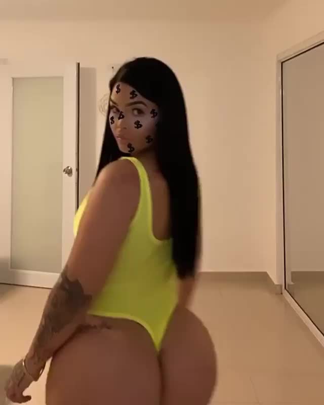 Bad Penelope Twerking