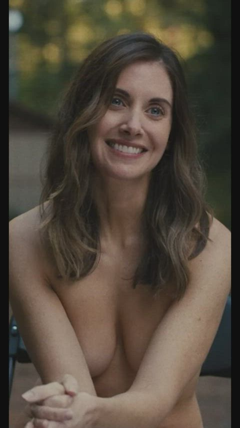 actress alison brie big tits gif