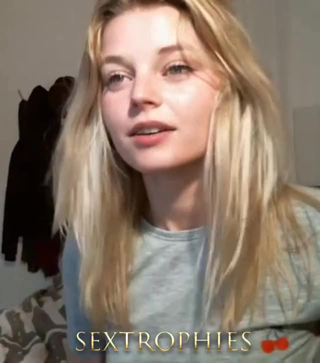 She Looks Like Margot Robbie