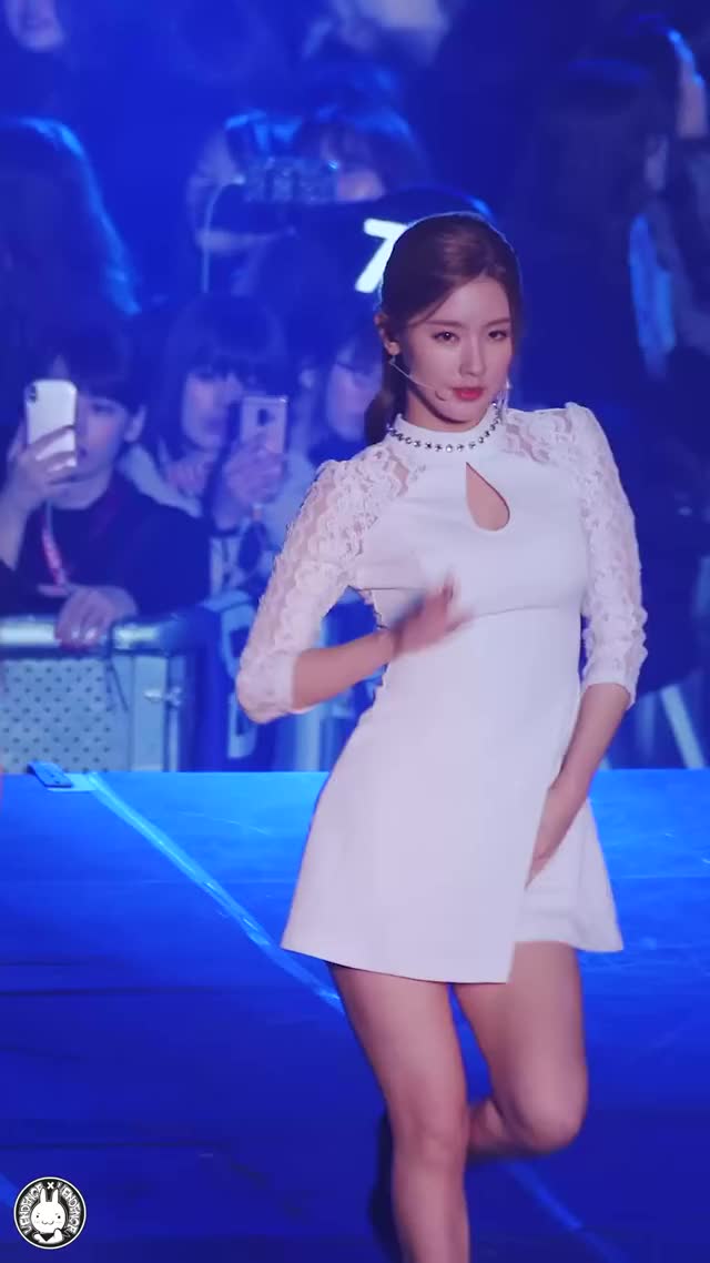 (G)I-DLE - Miyeon 181128 yt-cGYLHz041Yw-02