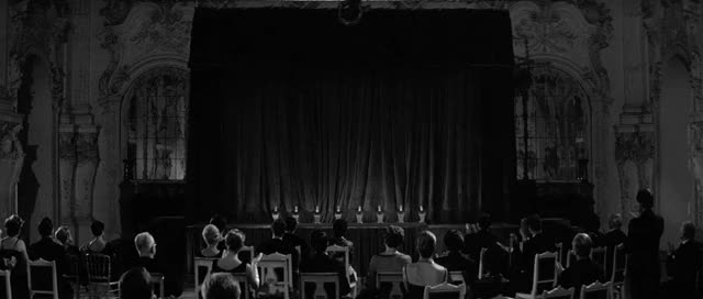 Last-Year-at-Marienbad-1961-GIF-00-10-13-ovation