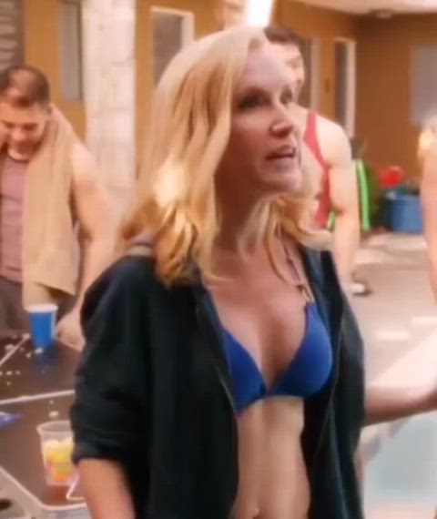 Angela Kinsey