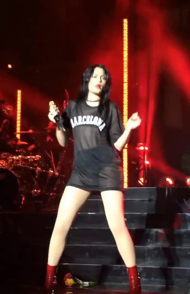 Jessie J - Burnin' Up - Barcelona 18 06 15 (HD)