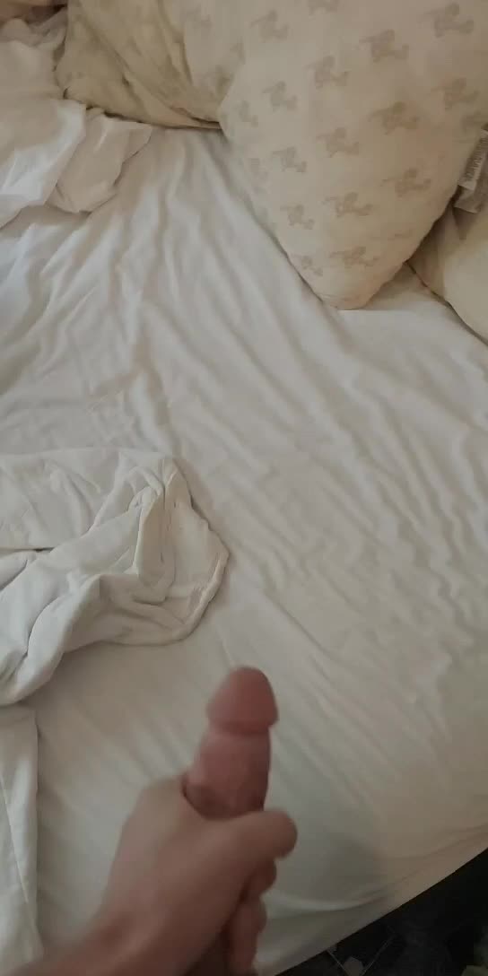 Not to self, white sheets not the best... but you can definitely see how hard I blow