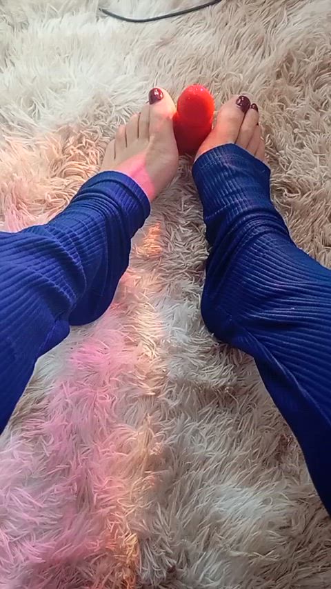 feet feet fetish master master/slave feet-view latinas long-sexy-legs softcore gif