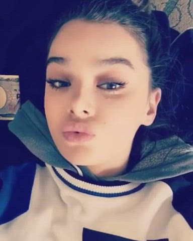 celebrity cute hailee steinfeld gif