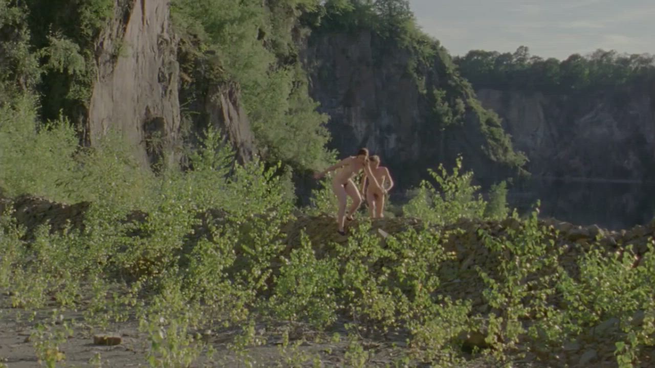 Et on sèche sous les rayons du soleil (Salomé Richard - Septembre (FR2013)) (2/2)