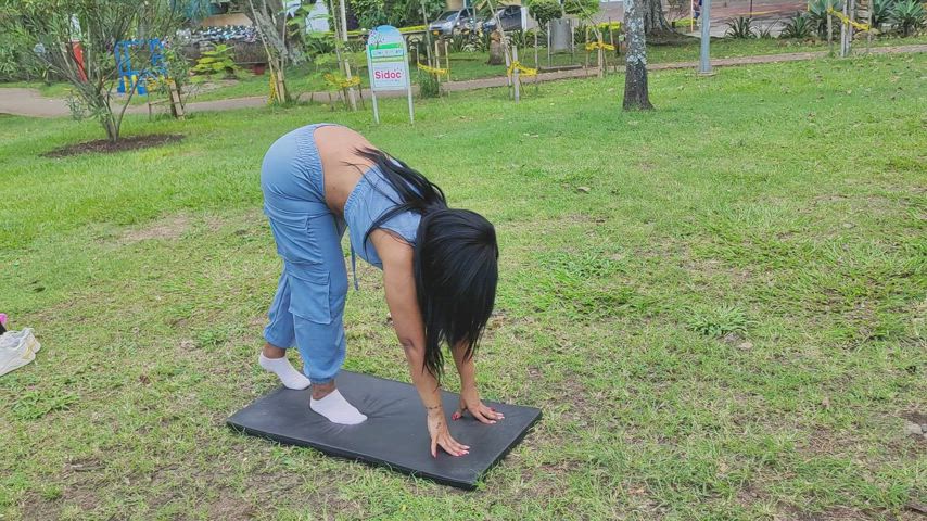 amateur latina milf nsfw natural outdoor public yoga yoga pants gif