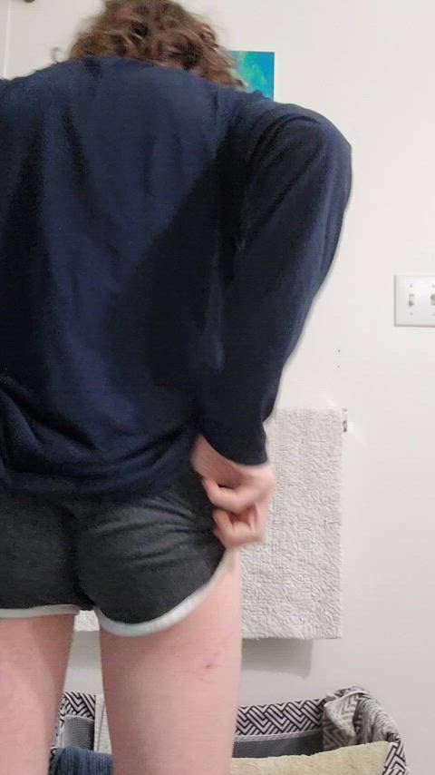 POV: i dont realise you where jacking off and i stretch my ass in the bathroom(18)