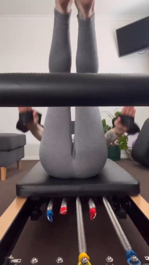 milf pilatesmilf thefunmilf yoga pants fitness-girls gif