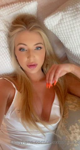 blonde blue eyes boobs gif