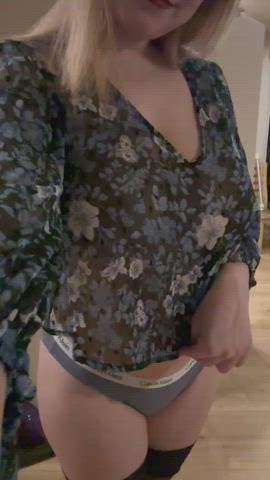 amateur big tits boobs curvy see through clothing teen tits titty drop bigger-than-you-thought
