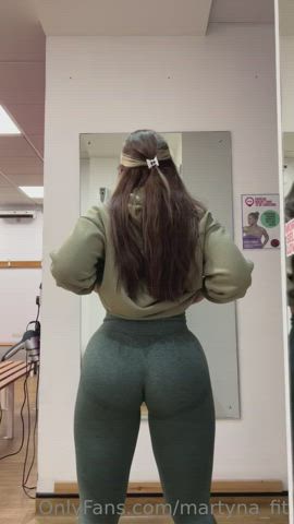 fitness gym jiggling onlyfans pawg thick gif