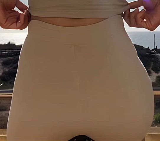 ai upscaled big ass blonde booty celebrity leggings gif