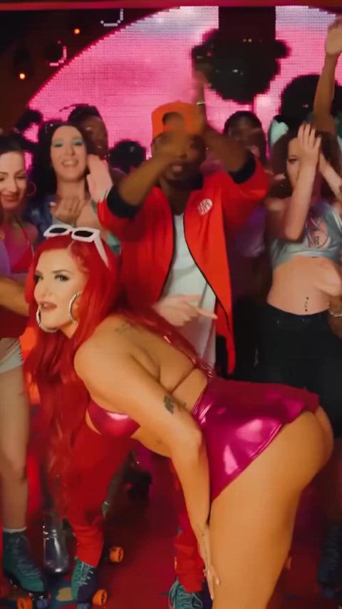 ass shaking bending over celebrity red hair redhead skirt tattoo big-asses celebs