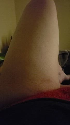 Shitty lighting + thigh jiggle