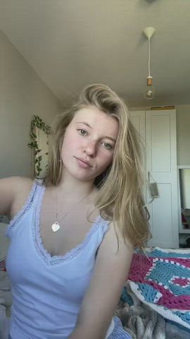 18 years old big tits blonde cleavage cute lesbian teen tiktok tits gif