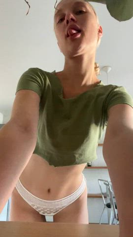 19 years old blonde cute onlyfans teen tits amateur-girls petite selfie gif