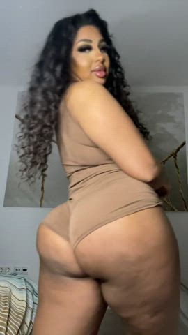 did someone order an extra thick booty?