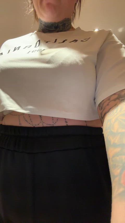 amateur bbw big tits chubby fart fart fetish natural tits tattooed white girl gif